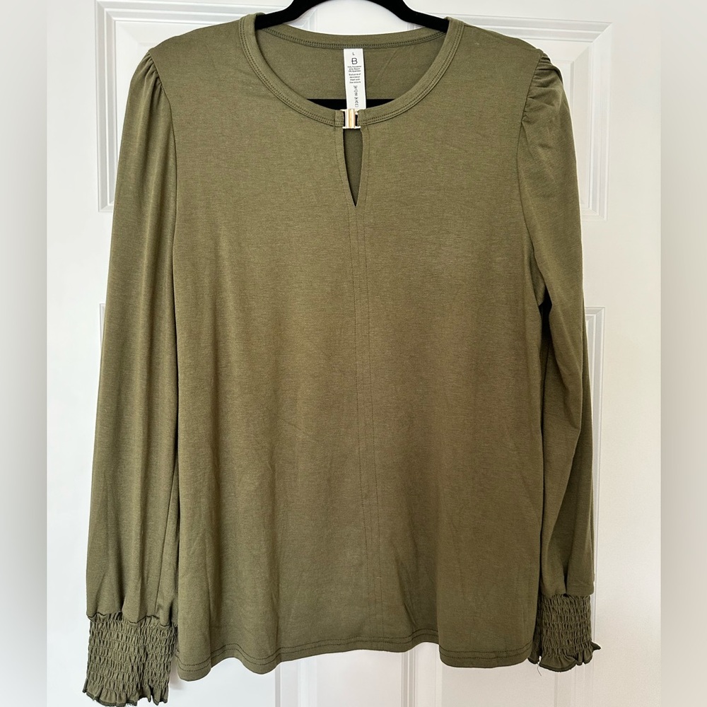 NWOT* Olive Green Women's Top- Size Large